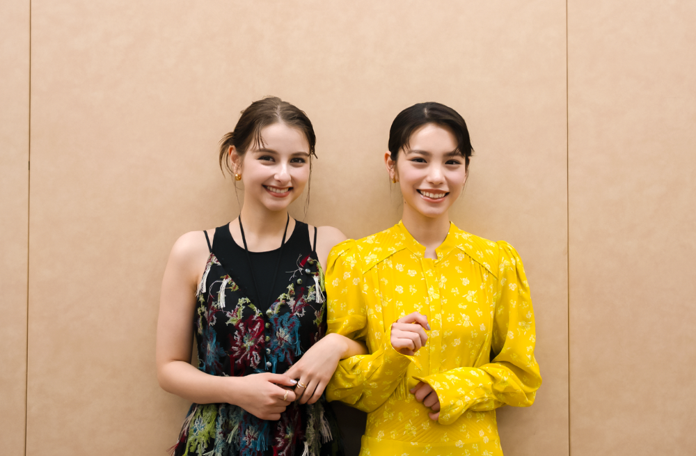 劇場アニメ『パリに咲くエトワール』フジコ役の當真あみさん・千鶴役の嵐莉菜さんにインタビュー！